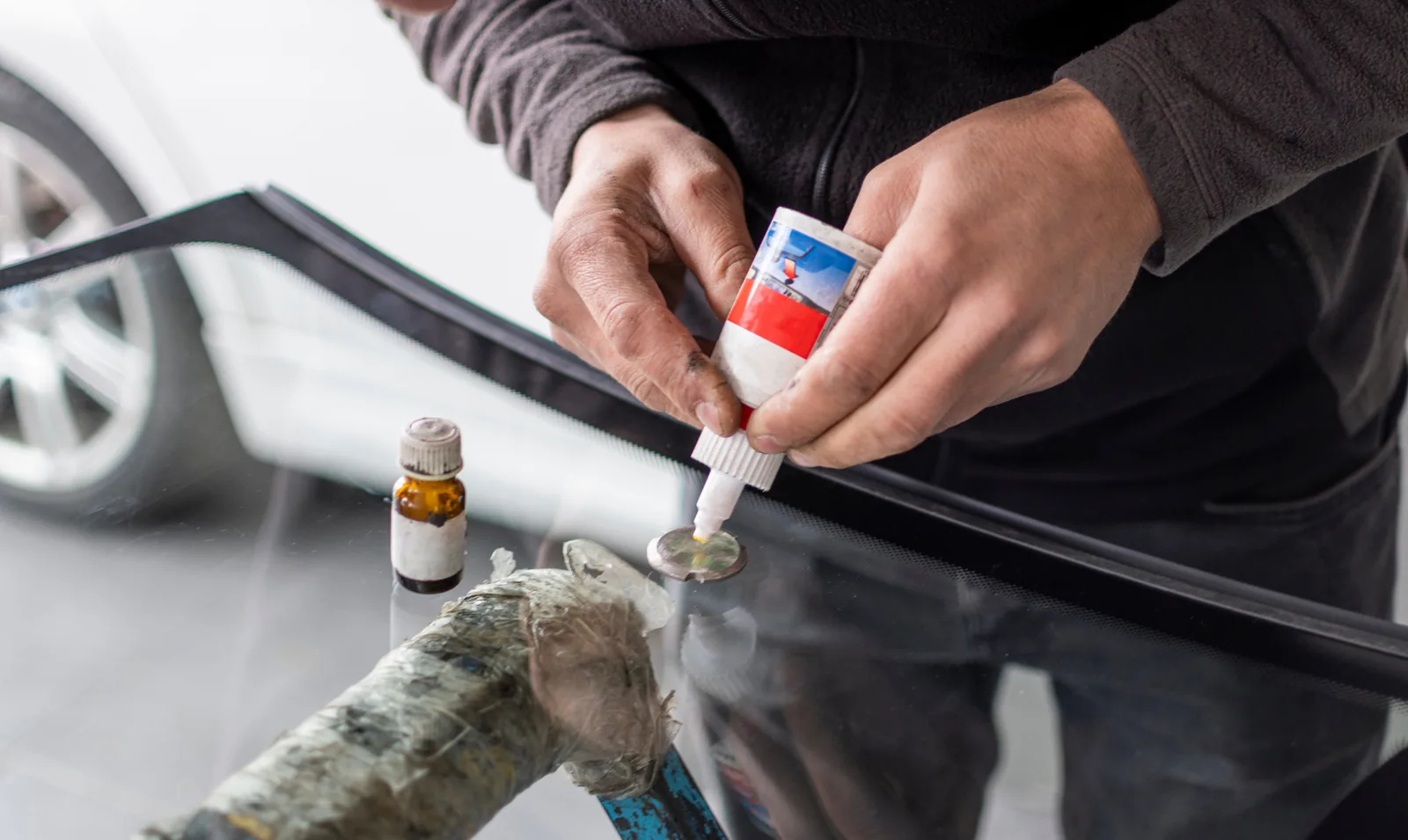 Simple Auto Glass technician replacing a vehicle windshield on-site